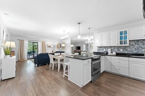 Fridge, microwave, oven, stovetop - 2 BR 2 BA condo, sleeps 6
Everyone loves Pointe Royale (Branson)