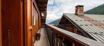 Chalet 'De Charme À La Montagne' with Mountain View, Private Terrace and Wi-Fi