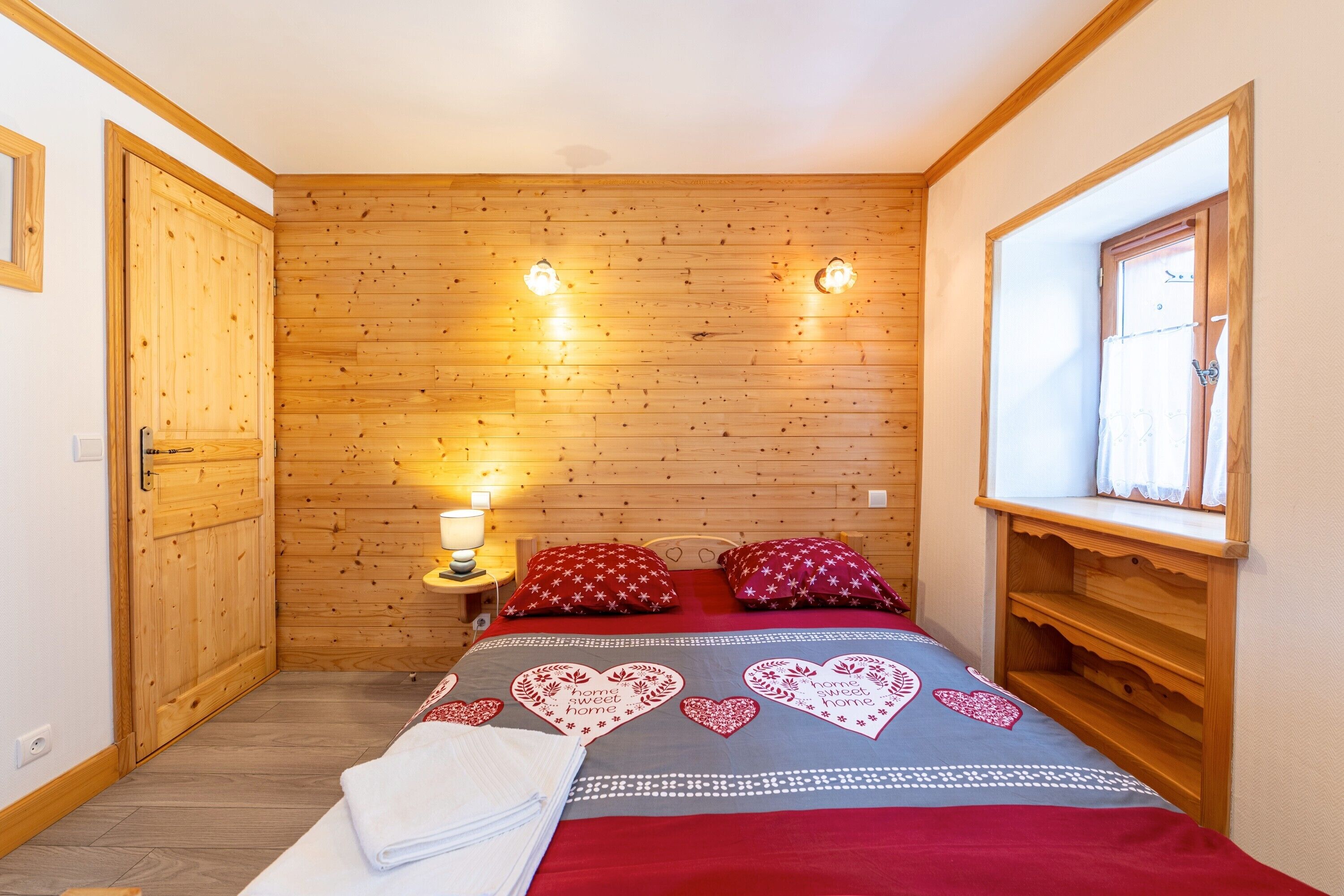 4 makuuhuonetta, ilmainen Wi-Fi