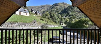 Holiday Home 'Bergerie Route De Piau Engaly' with Mountain View, Terrace and Garden