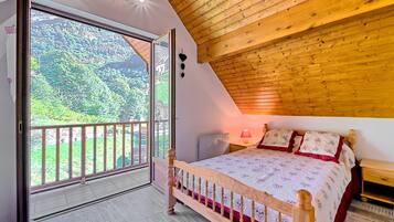 3 bedrooms, iron/ironing board