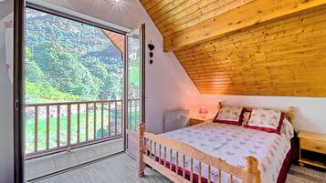 3 chambres, fer et planche Ă repasser