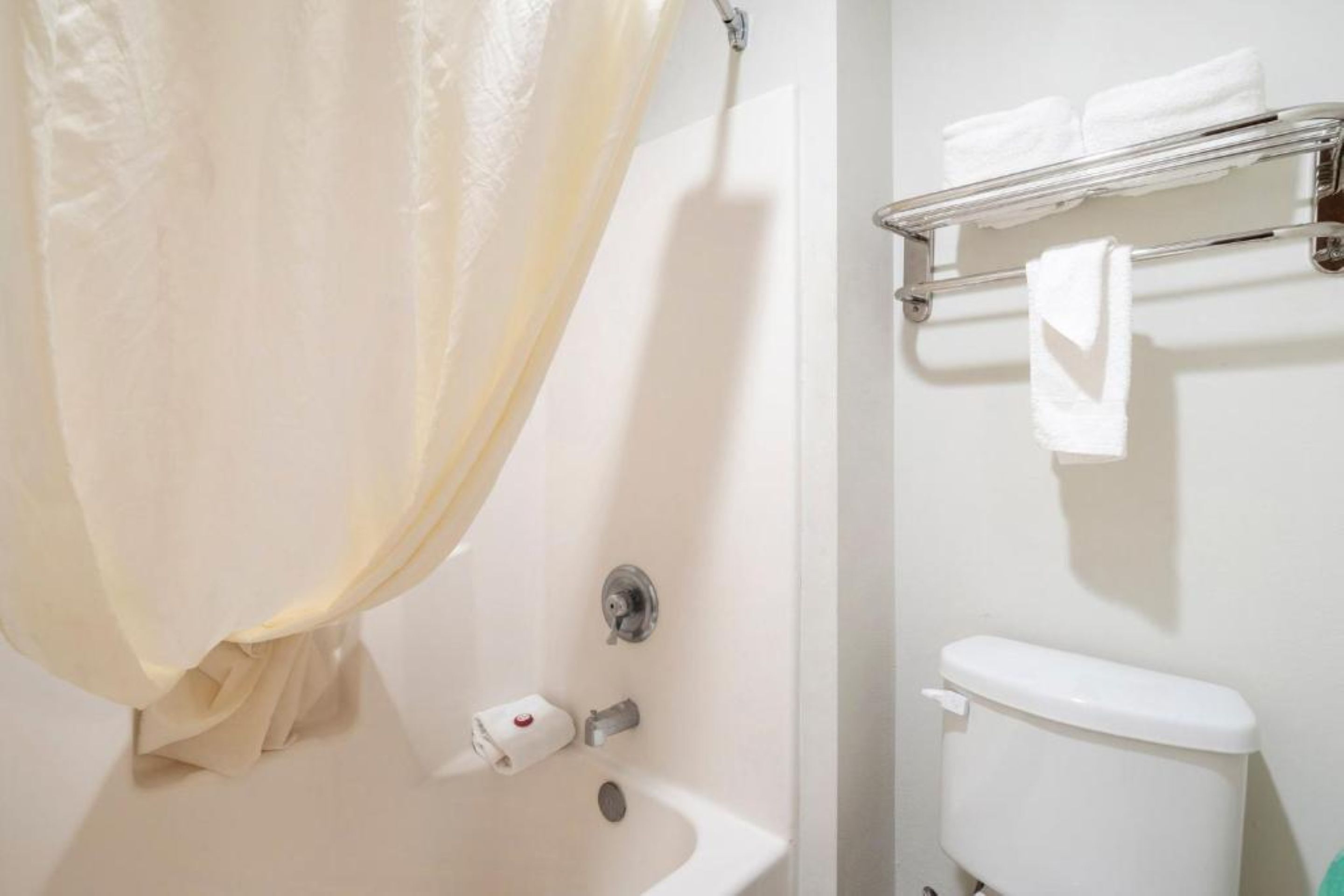 Photo - OYO Townhouse Houston Airport North