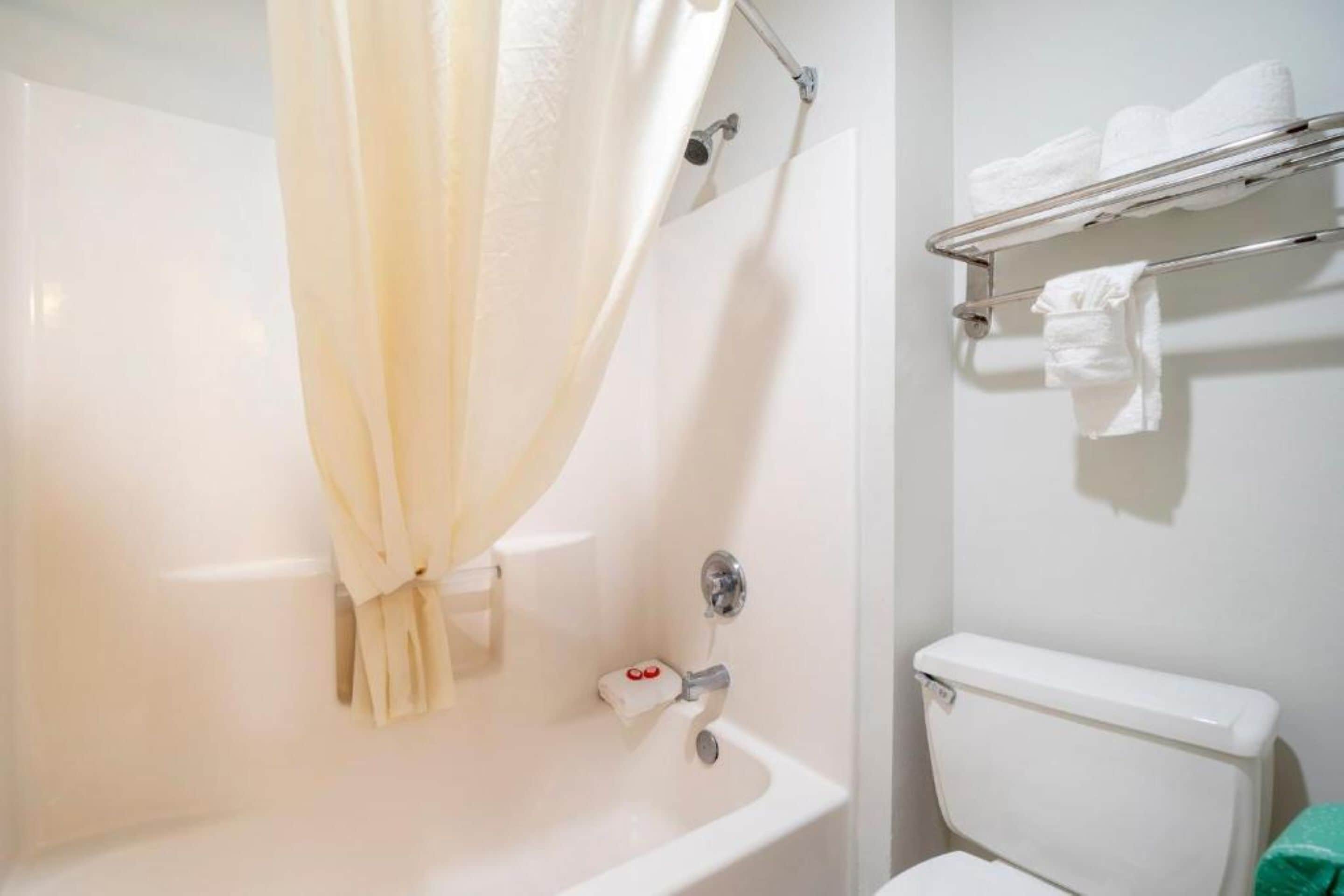 Photo - OYO Townhouse Houston Airport North