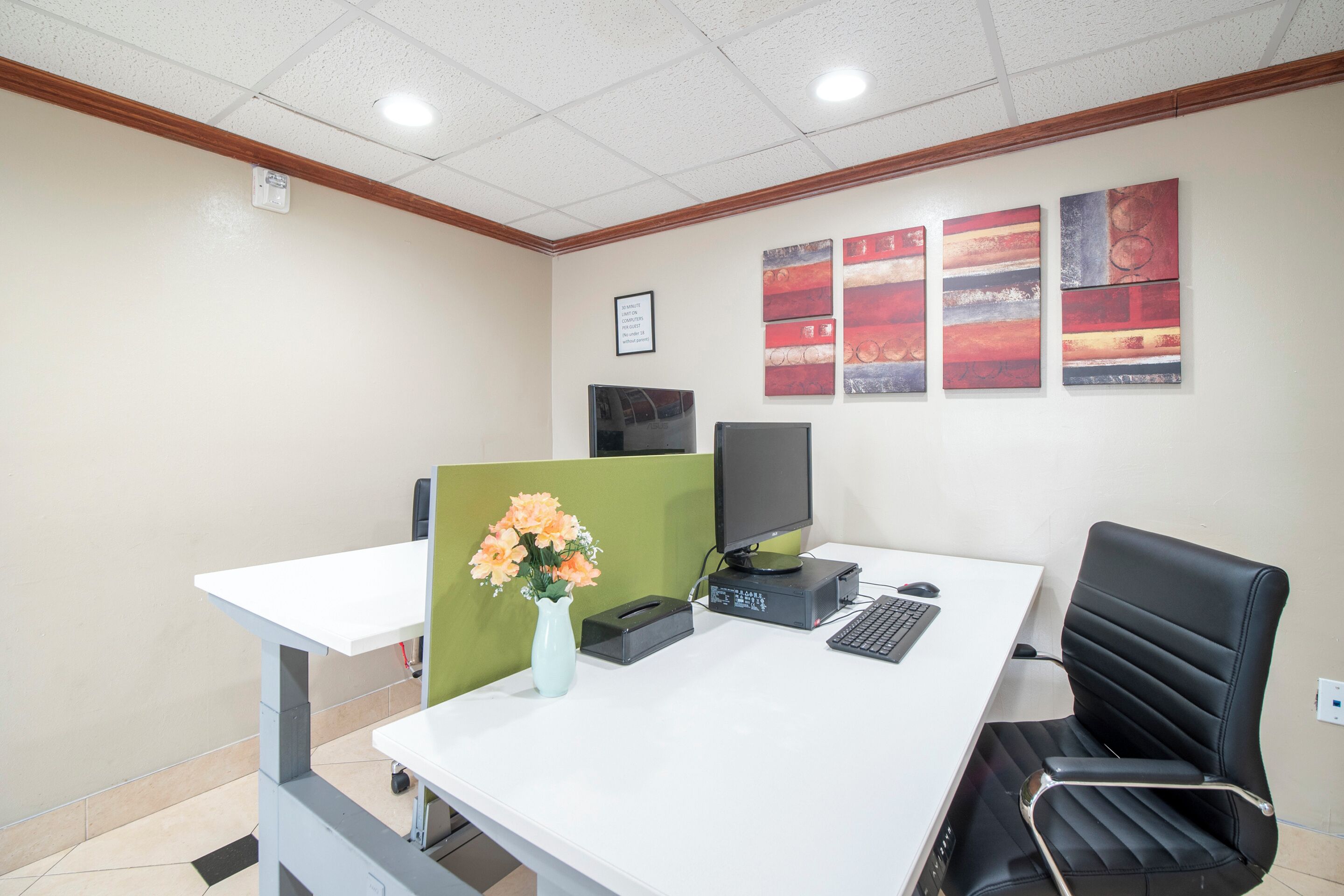 Photo - OYO Townhouse Houston Airport North