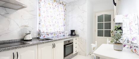 Fridge, microwave, oven, coffee/tea maker