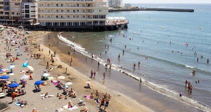 Vacation Apartment 'Apartamento Plaza Roja' with Sea View, Balcony and Wi-Fi