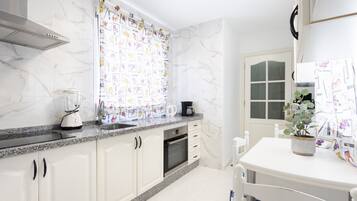 Fridge, microwave, oven, coffee/tea maker