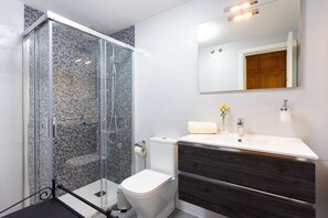 Douche, serviettes fournies