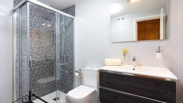 Douche, serviettes fournies