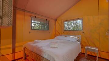 Tenda | 3 kamar tidur dan dilengkapi dengan perabotan berbeda-beda