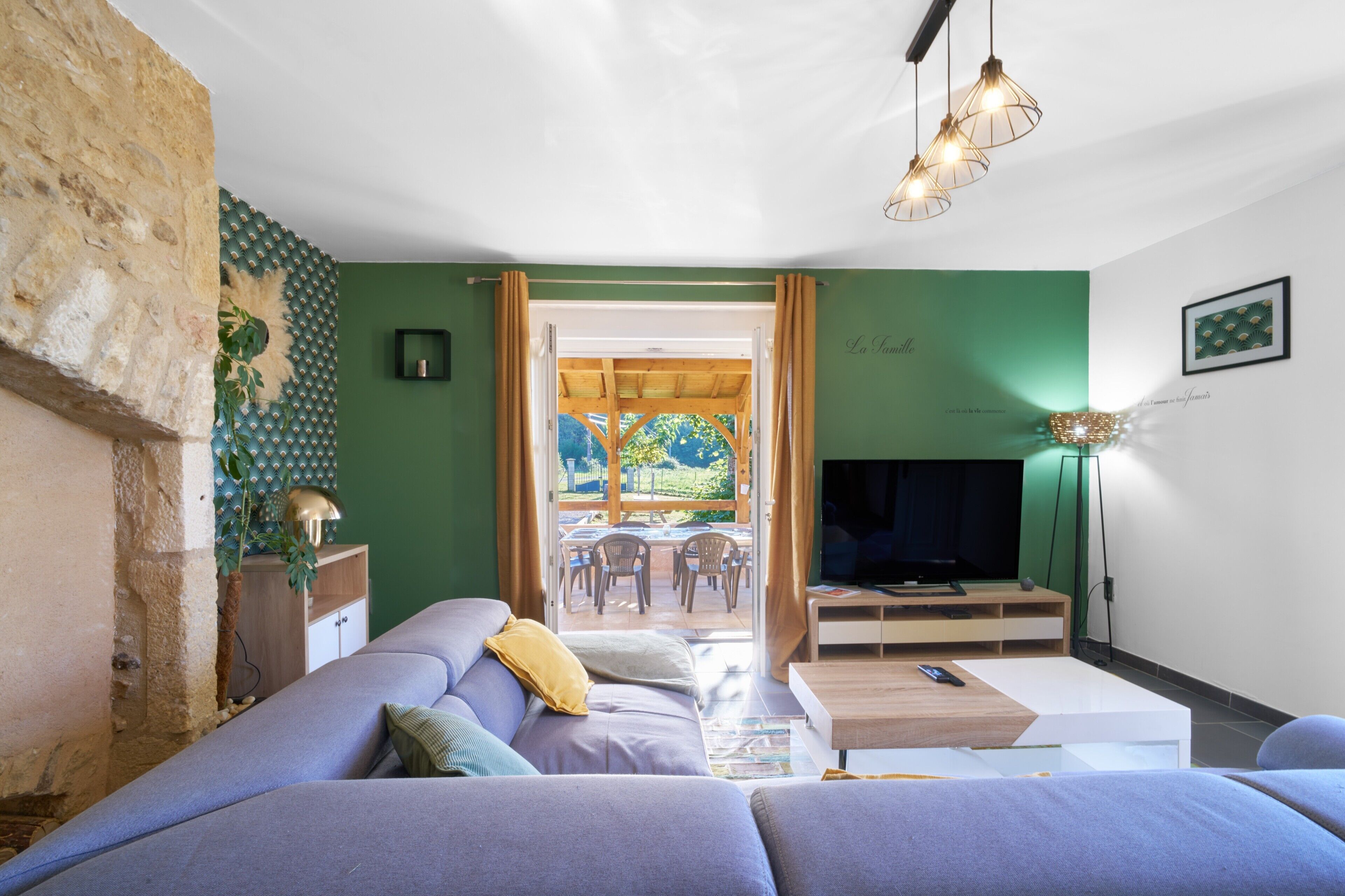 TV, fireplace, ping pong