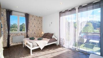 4 bedrooms, iron/ironing board, free WiFi