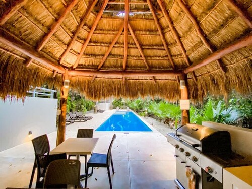 Adventurer’s 2BR Escape | Pool+BBQ + Walk to Beach