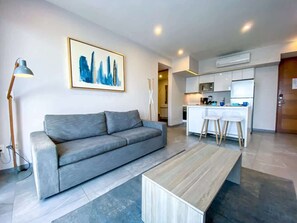 テレビ、書斎 / ワークスペース