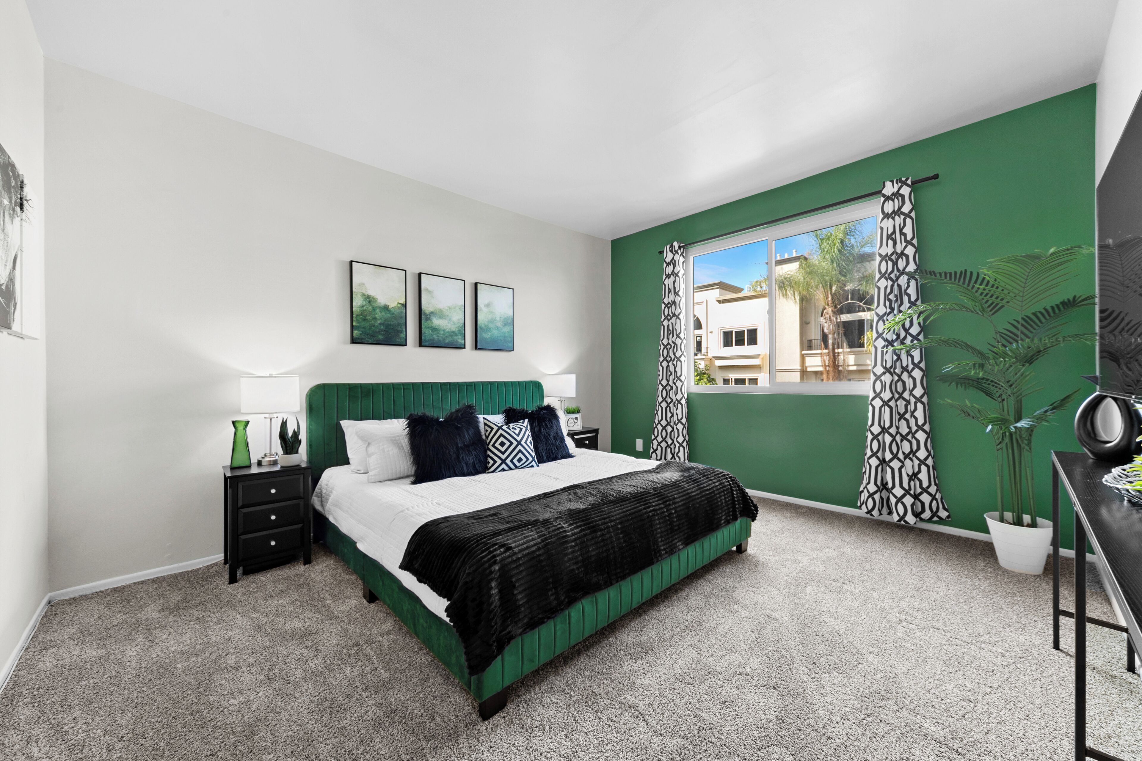 Charming 2-Bedroom Apartment with Parking, AC, WiFi in Marvelous Beverly Hills