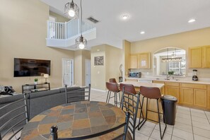 Interior - Large Family Home Sleeps 14, Pool, Hot Tub, Games - 7 Minutes to Disney! (Kissimmee)