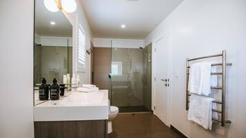 Separate bathtub and shower, hair dryer, towels