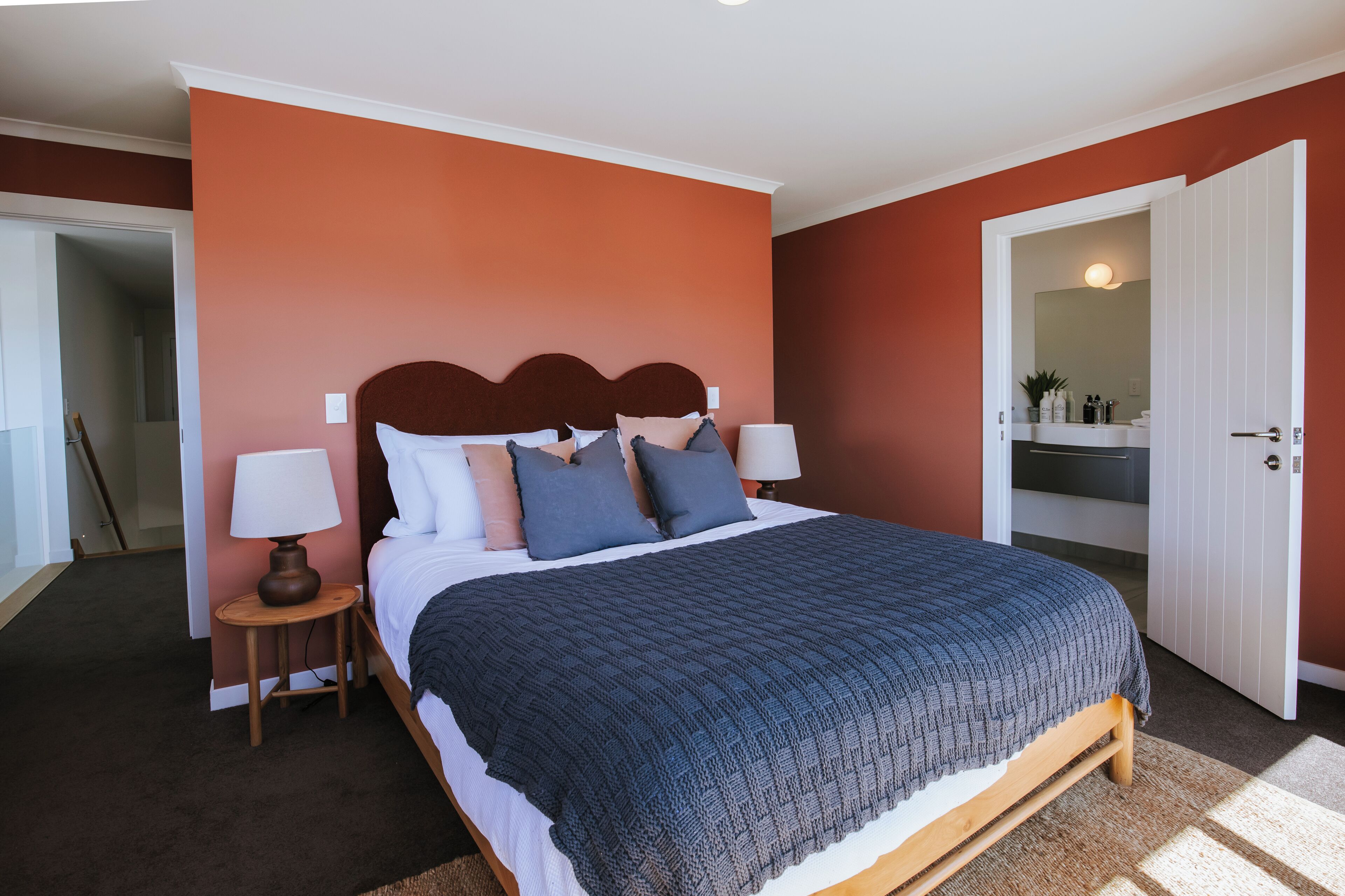 Luxury House, Lake View | 4 bedrooms, desk, laptop workspace, blackout drapes