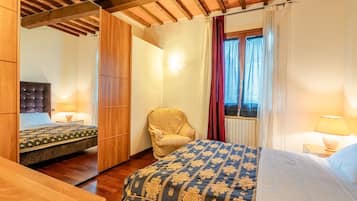 6 bedrooms, free WiFi, bed sheets