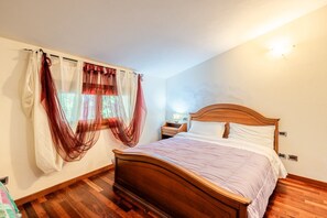 6 bedrooms, free WiFi, bed sheets