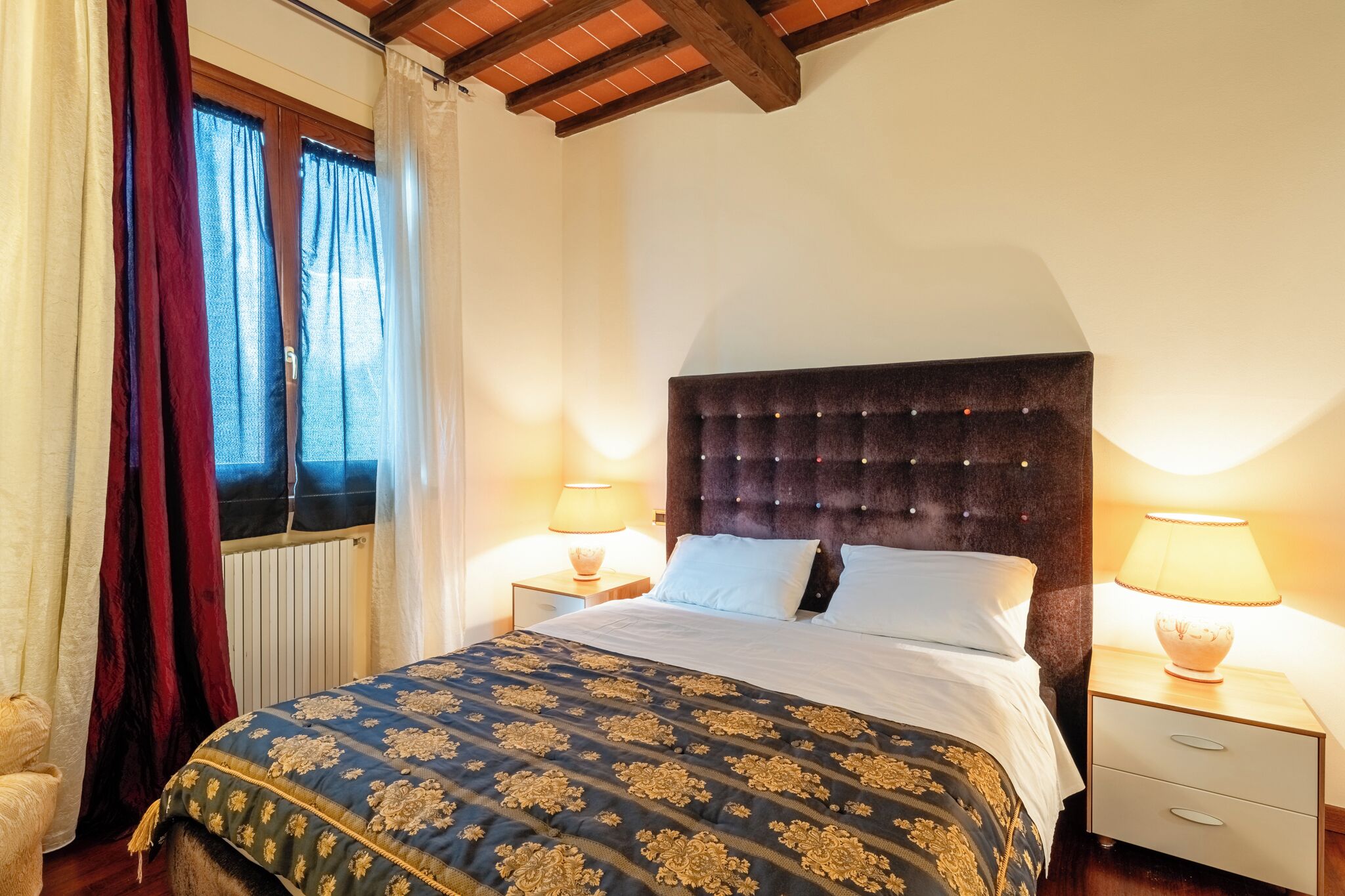 6 bedrooms, free WiFi, bed sheets