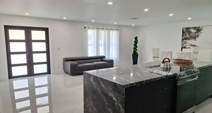 Paradise Vacation Pool Home Last minute $155