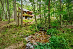 Exterior - Streamsong at Eagles Nest - Hot Tub, Firepit, Creek, Firetable, near Camp (Banner Elk)