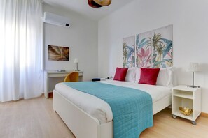 1 habitación, tabla de planchar con plancha, wifi y ropa de cama 