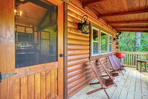 Property grounds - Moonlight Waters by Pond (South Bloomingville)