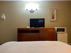 1 dormitori, planxa i posts de planxar, wifi i roba de llit