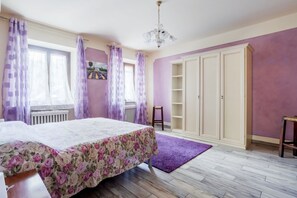 4 habitaciones, tabla de planchar con plancha, wifi y ropa de cama