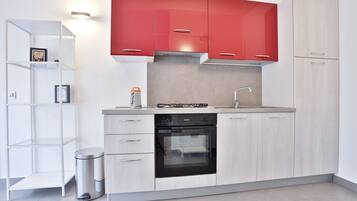 Réfrigérateur, four, plaque de cuisson, lave-vaisselle