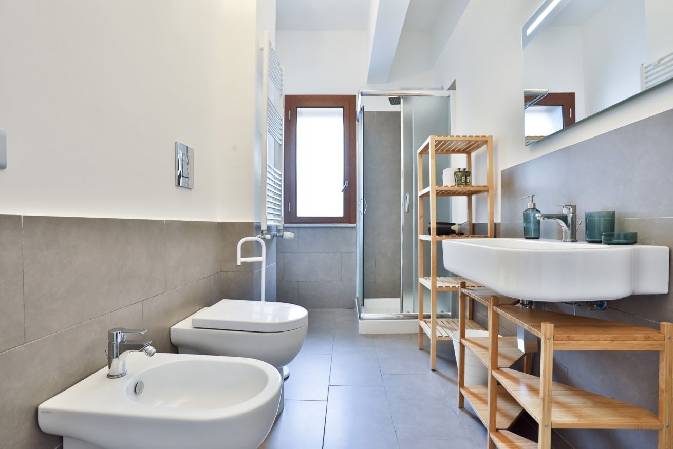 Doccia, asciugacapelli, bidet, asciugamani
