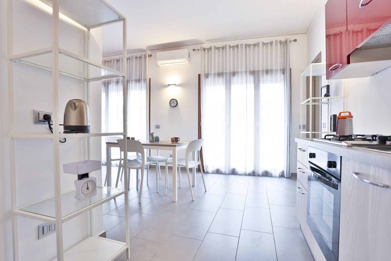 Frigorifero, forno, piano cottura, lavastoviglie