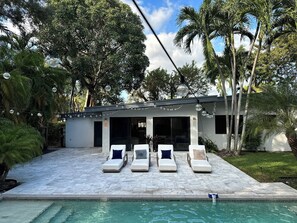 Piscina externa, piscina aquecida