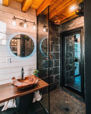 淋浴设施、吹风机、毛巾