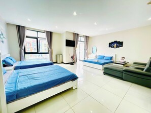 Family Shared Dormitory, Balcony, River View - Haleeda Homestay Grand World Phu Quoc (Phu Quoc)