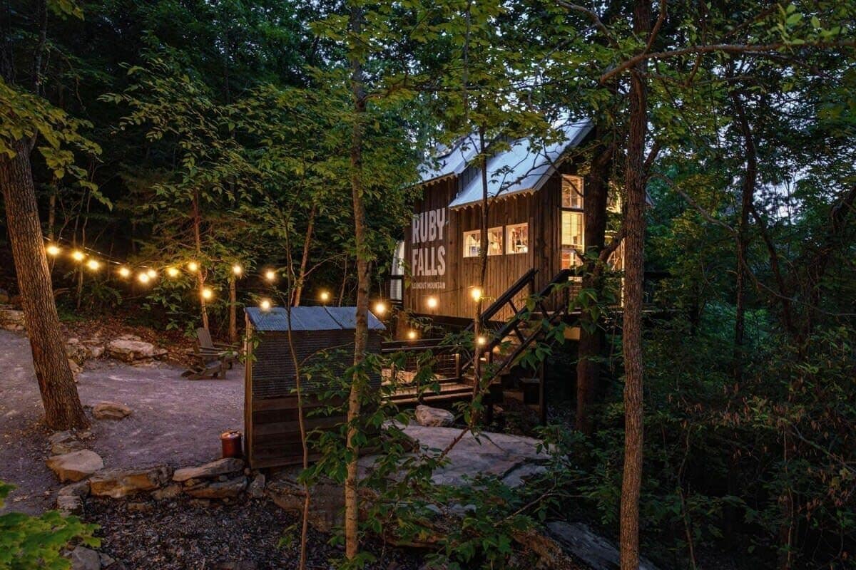 Exterior. Treetop Hideaways - The Redbud Treehouse