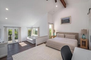 5 bedrooms, desk, iron/ironing board, travel cot