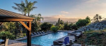 Family Fun Mountain Villa in San Diego Pool/Jacuzzi, Water-slide, PickleBall