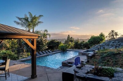 Family Fun Mountain Villa in San Diego Pool/Jacuzzi, Water-slide, PickleBall