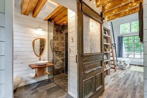 Dusche, Haartrockner, Shampoo