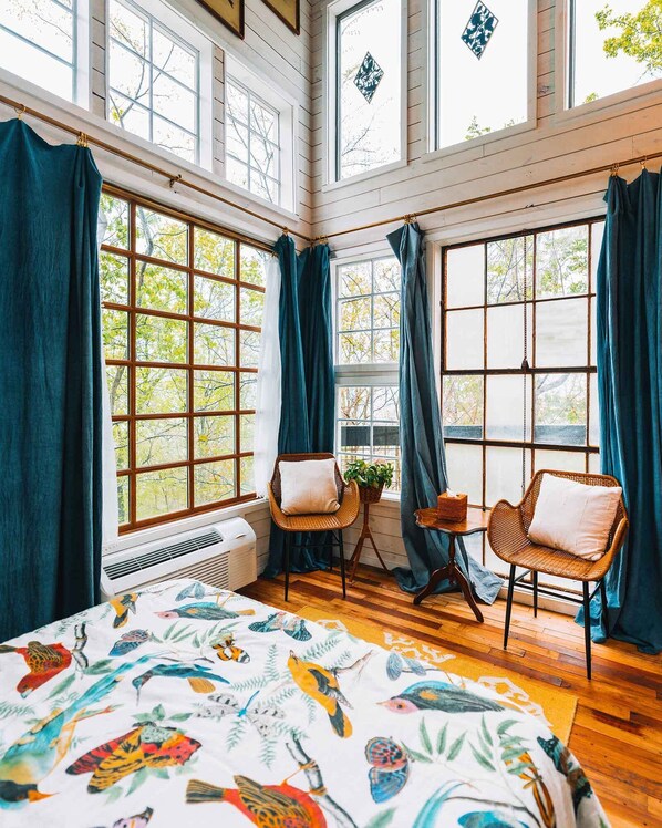 2 bedrooms, desk, free WiFi, bed sheets