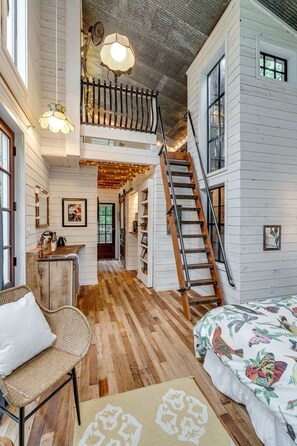 2 soverom, skrivebord, wi-fi (inkludert) og sengetøy