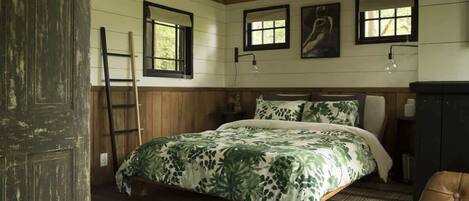 2 bedrooms, iron/ironing board, WiFi (free), bed sheets