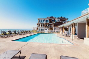 Piscine couverte, piscine extérieure