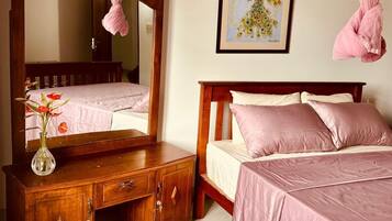 4 habitaciones, tabla de planchar con plancha, wifi y ropa de cama