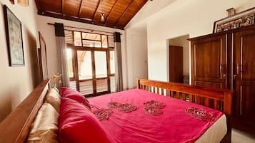 4 habitaciones, tabla de planchar con plancha, wifi y ropa de cama