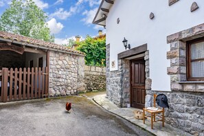 Exterior - Gloria Ardisana House (Ardisana)